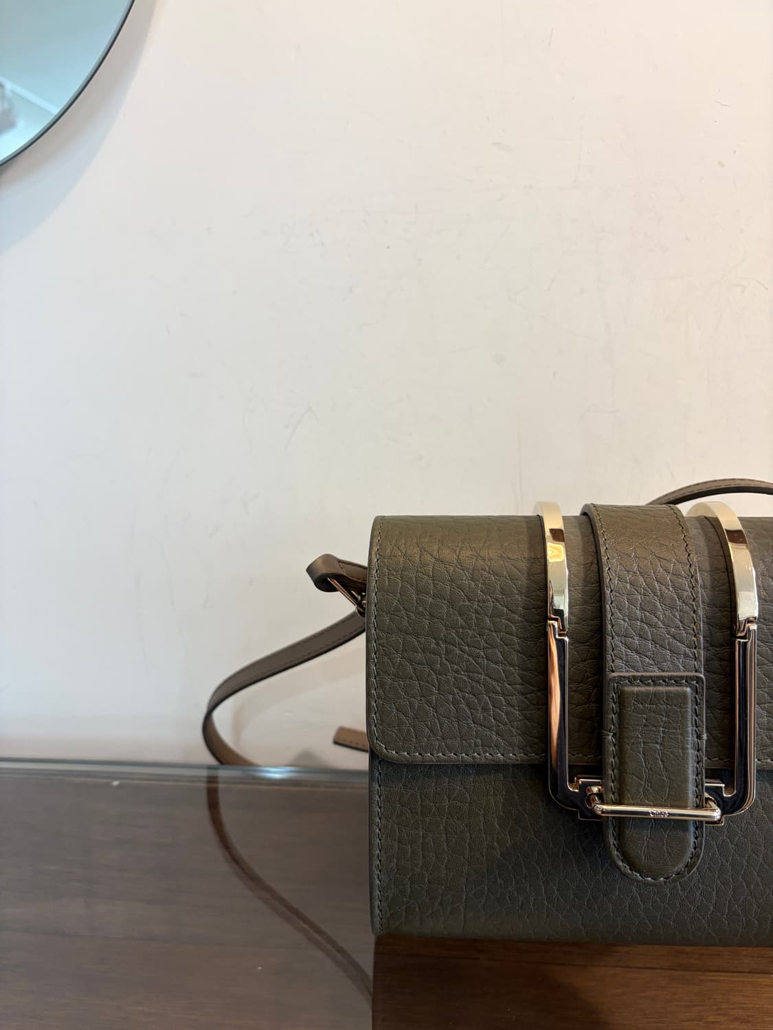 끌로에 브론테 레더 크로스백 상품이미지4