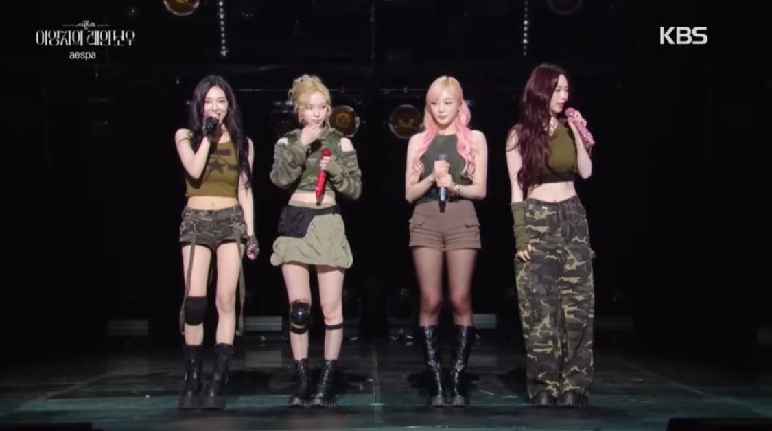 바우프 컷아웃 오프숄더 크롭 후드 카모 (에스파 윈터 착용 상품이미지3