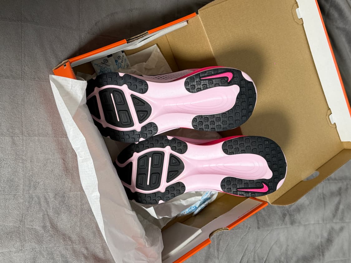 나이키 보메로 18 하이퍼핑크(새상품) 상품이미지4