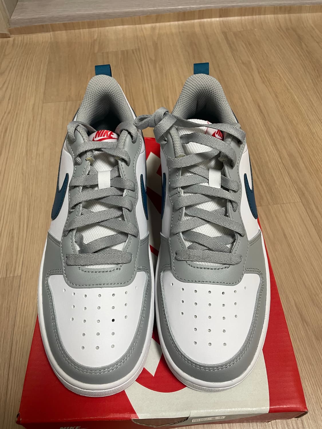 나이키 코트버로우 250사이즈 새상품 상품이미지1