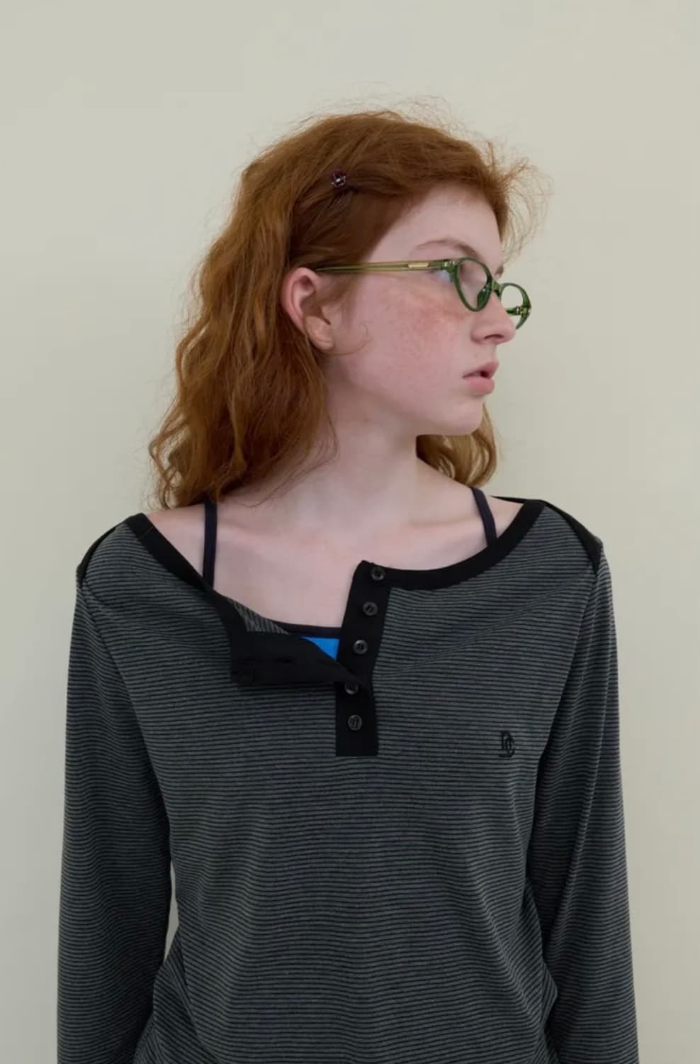 노컨텐츠 227 보트넥 스트라이프 블랙 단추 오프숄더 상품이미지5