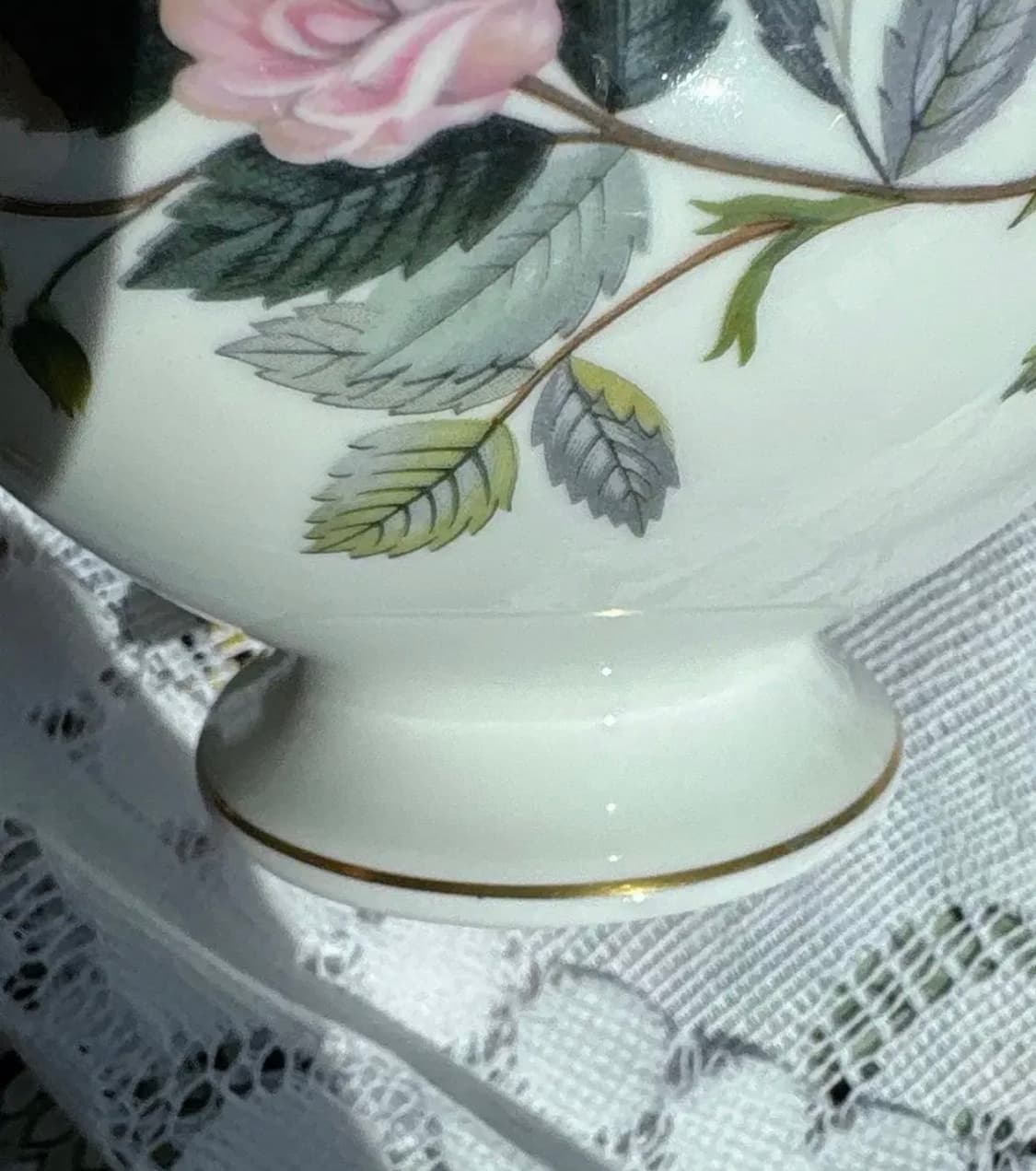 영국 웨지우드 해써웨이로즈 라지 크리머(검정항아리) 상품이미지3