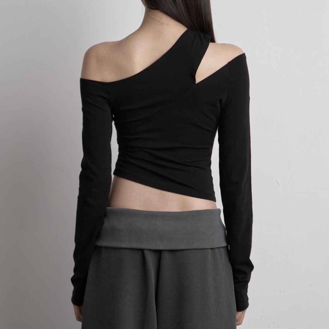 시너진 SHIRRING UNBALANCED LONG SLEEVE BLAC 상품이미지3