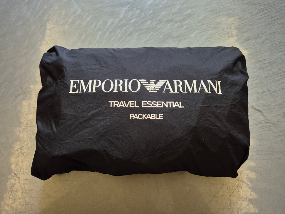 엠포리오아르마니 패커블 윈드브레이커 상품이미지1