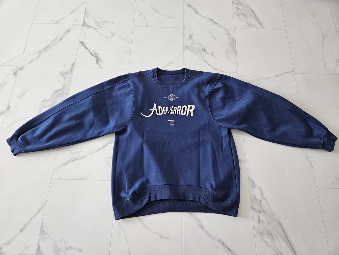 아더에러 베리프 로고 맨투맨 네이비 A2 상품이미지4