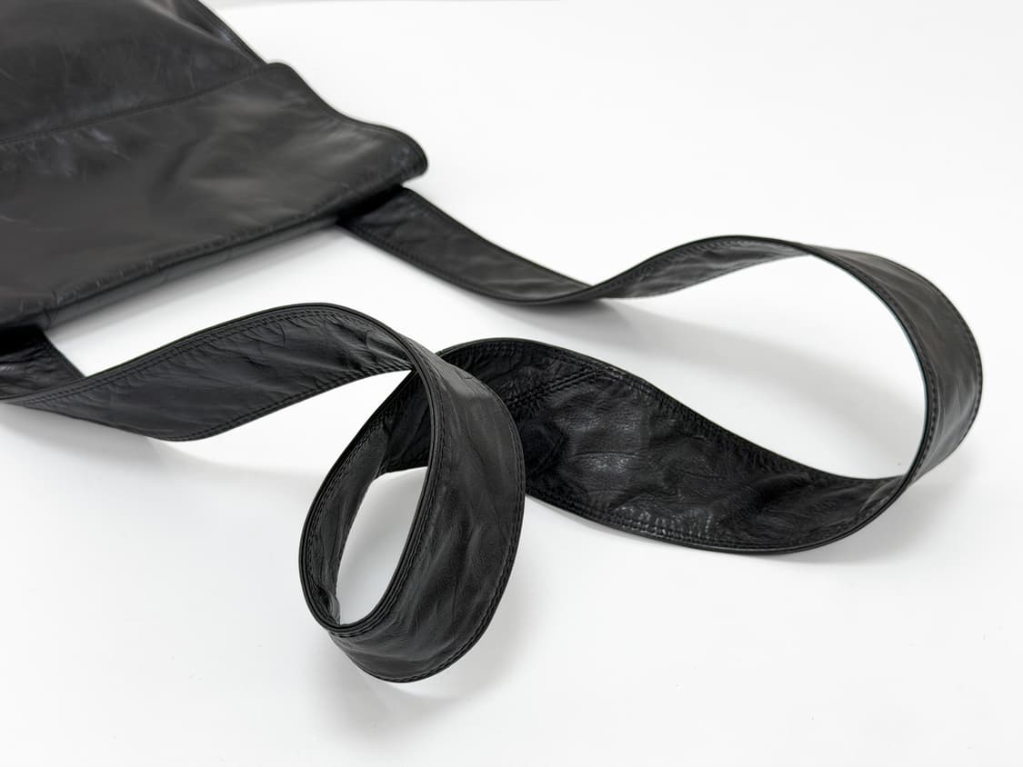 샤넬 로고 엠보스드 램스킨 크로스백 상품이미지6