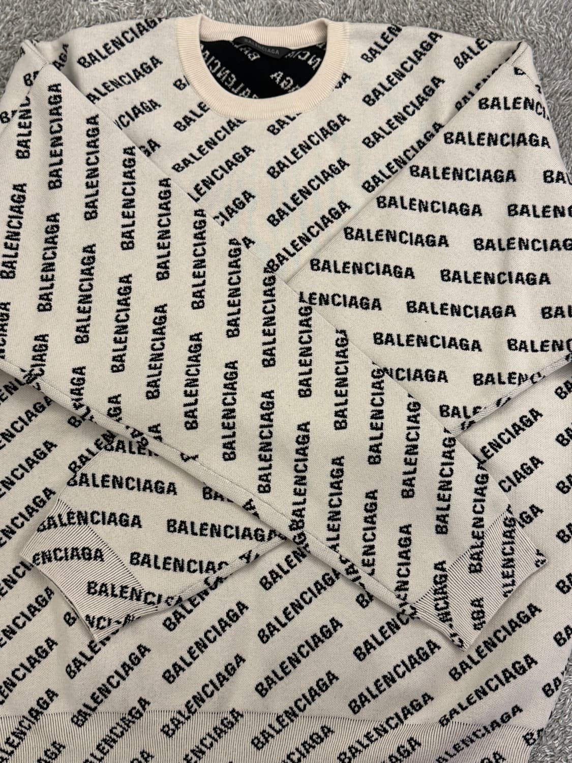 발렌시아가 로고 니트 상품이미지3