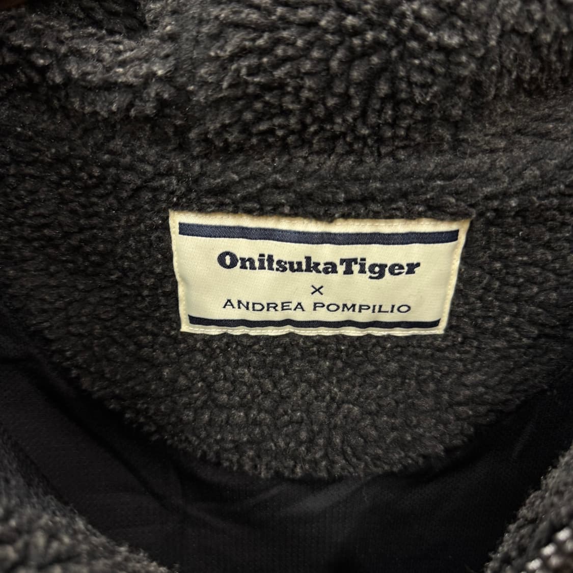 오니츠카 타이거 X 안드레아 폼필리오 플리스 후드 집업 뽀글이 블랙 상품이미지6