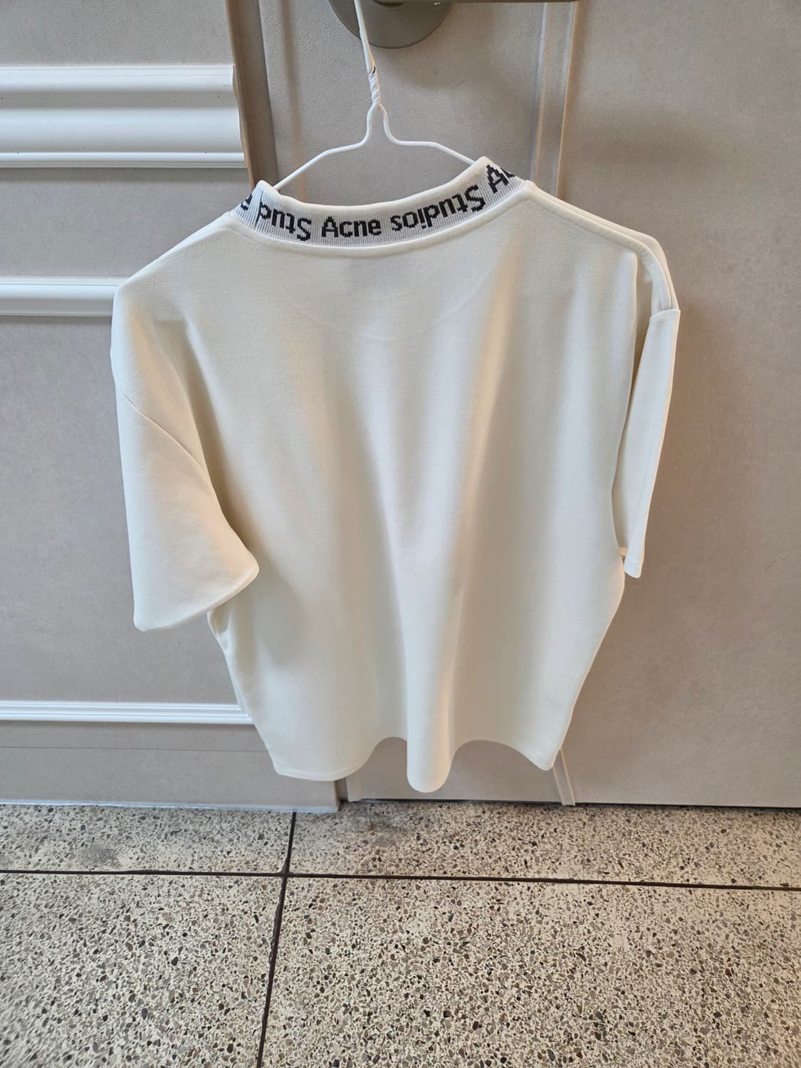 아크네 스튜디오 로고 크루넥 반팔 티셔츠 상품이미지2