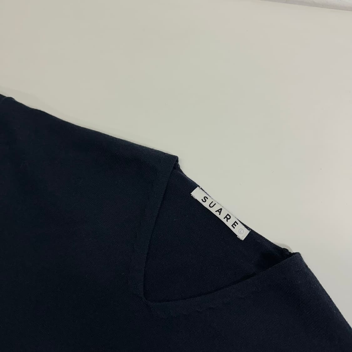 L 수아레 다크네이비 브이넥 니트 상품이미지4