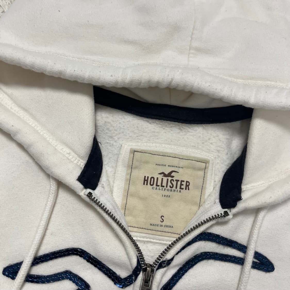 Hollister white zip-up hoodie (미세 이염) 상품이미지6