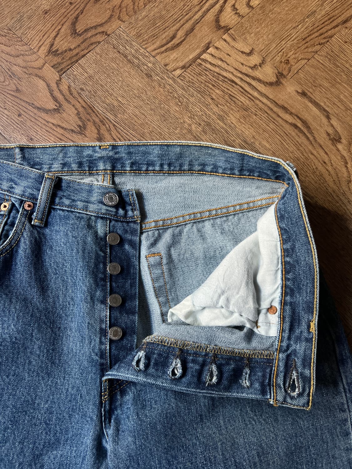 [33]리바이스 501 미디엄블루 워싱 데님 팬츠 상품이미지3