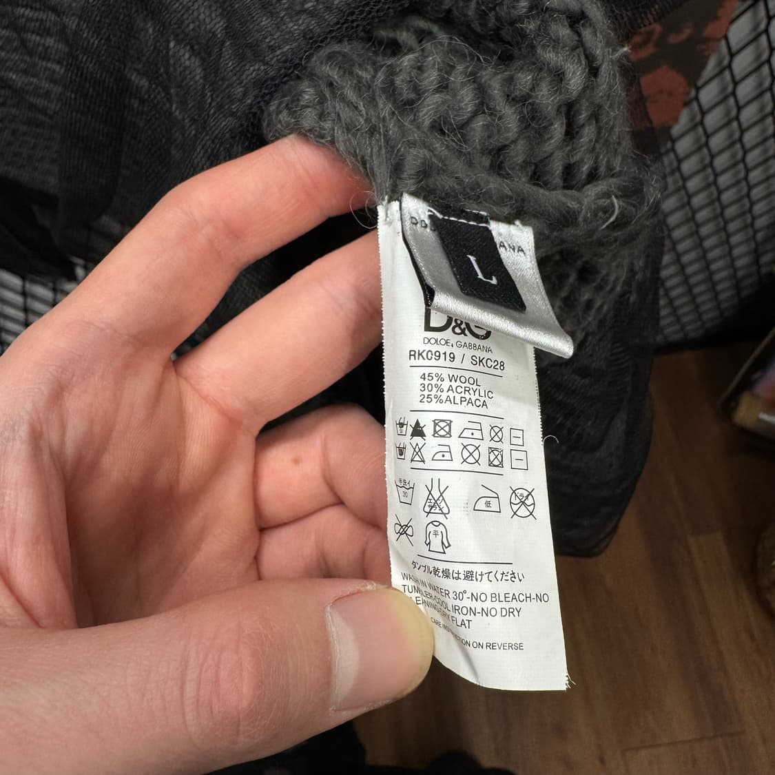 00s 돌체앤가바나 브이넥 니트 시스루 디테일 블랙 상품이미지6