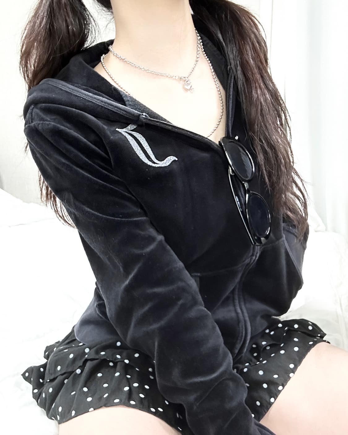 쥬시꾸뛰르 실버로고 벨벳 블랙 후드집업 상품이미지1