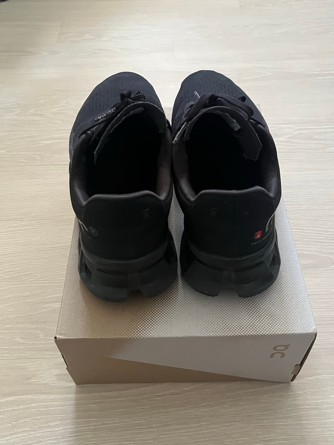 온러닝 클라우드몬스터 올 블랙  상품이미지3