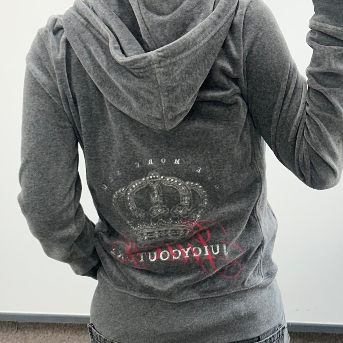 Juicy Coutrue 쥬시꾸뛰르 그레이 벨벳 백포인트 큐빅 후드집업 상품이미지1