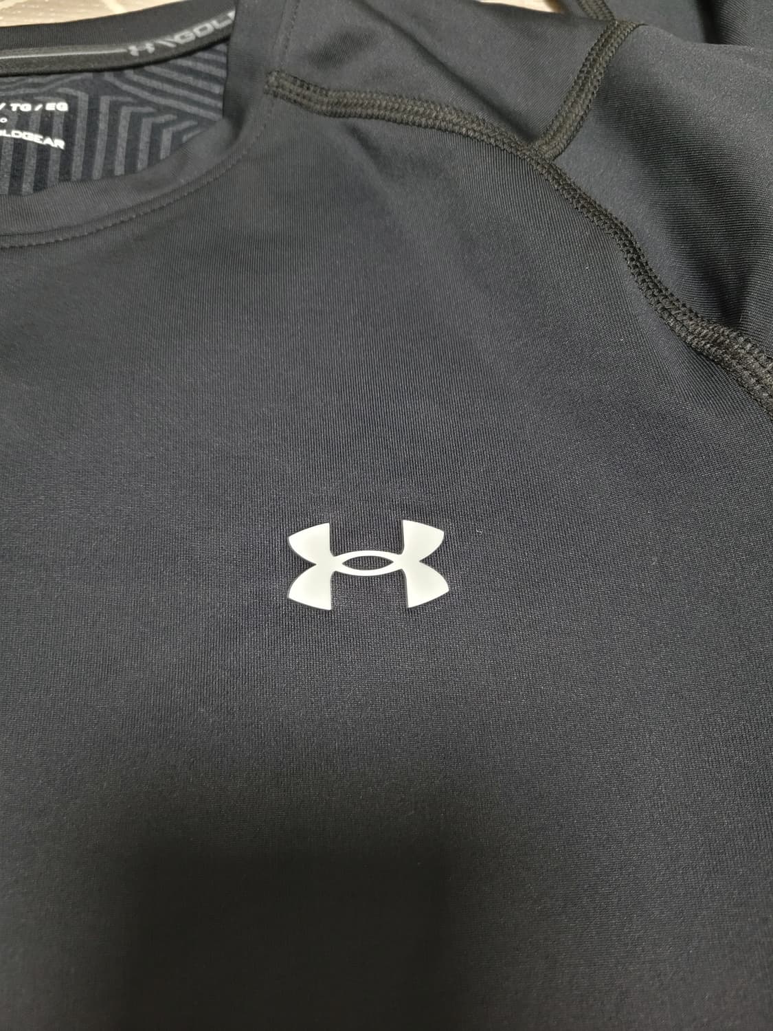 언더아머 골프 히트기어 피티드 롱슬리브 블랙 긴팔티 XL 상품이미지3