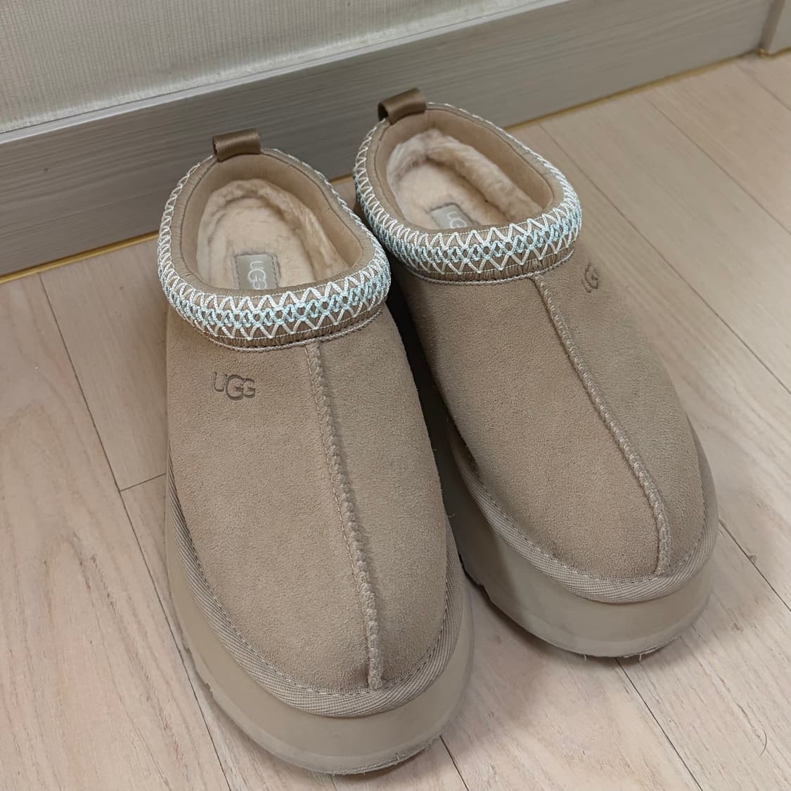 어그 타즈ll 플랫폼 슬리퍼 샌드 230 상품이미지2