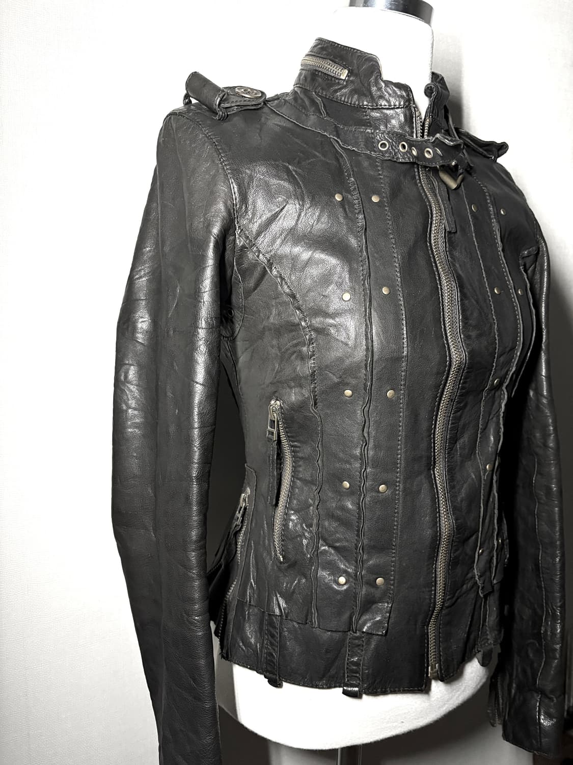 AW2008 올세인츠 스터드 레더자켓 상품이미지3