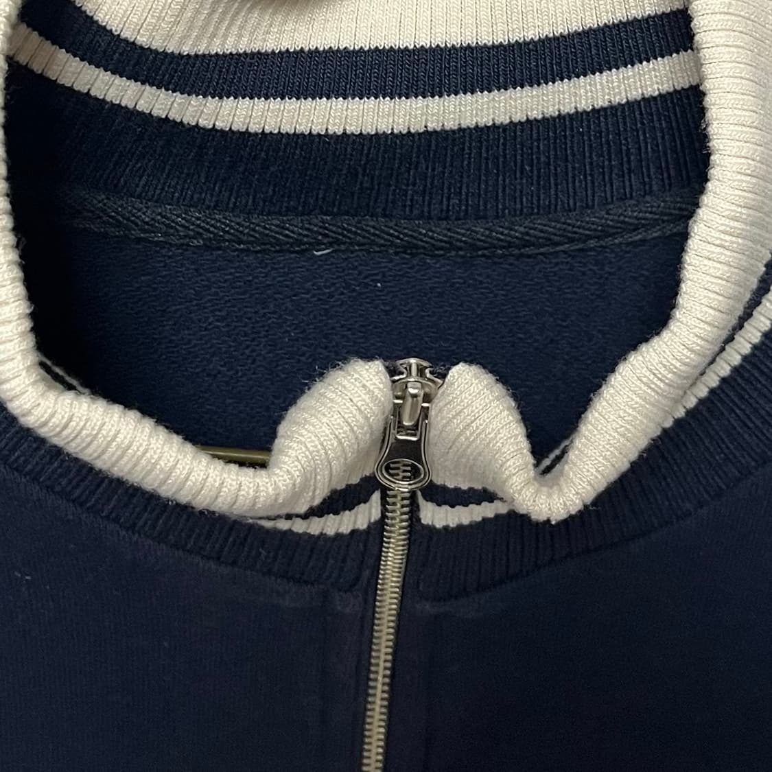 배드블러드 로고 크롭 집업 네이비 상품이미지5