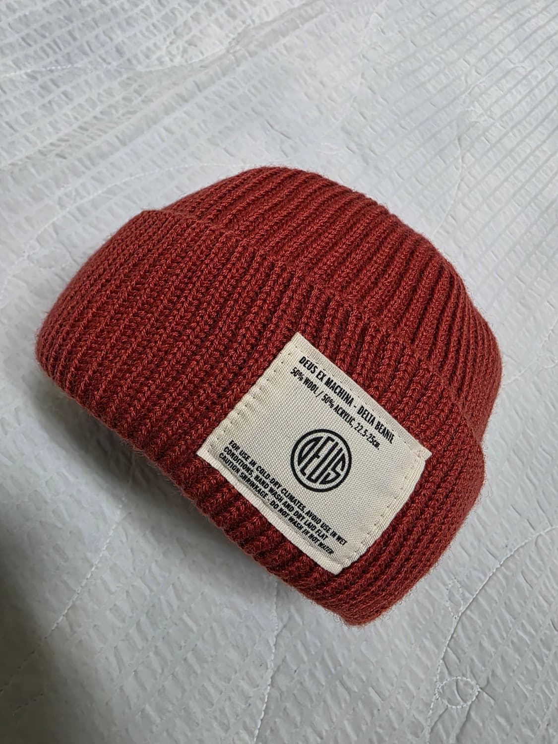 데우스 새상품 택만 제거된 미착용 델타 숏 비니 오렌지레드색상 deus 상품이미지1