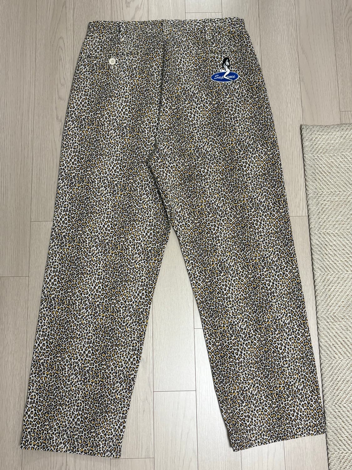 슈프림 25fw 레오파드 핀업걸 치노 30 상품이미지2