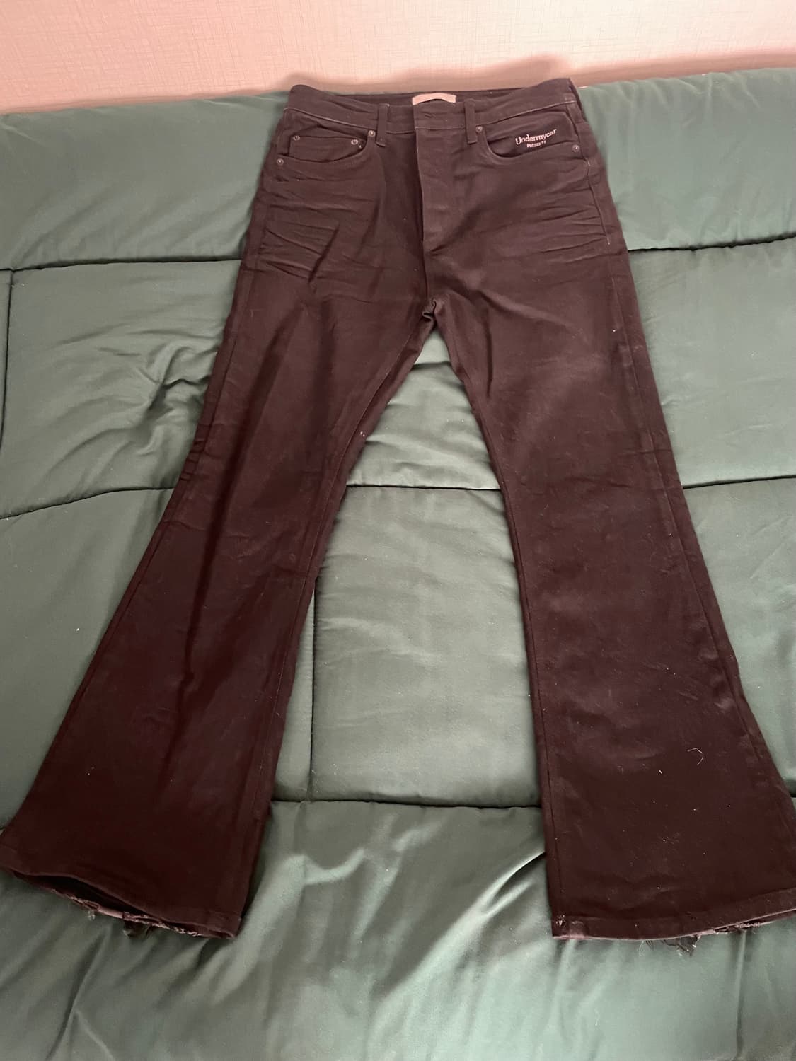 언더마이카 스트레치 플레어 진 블랙 상품이미지3