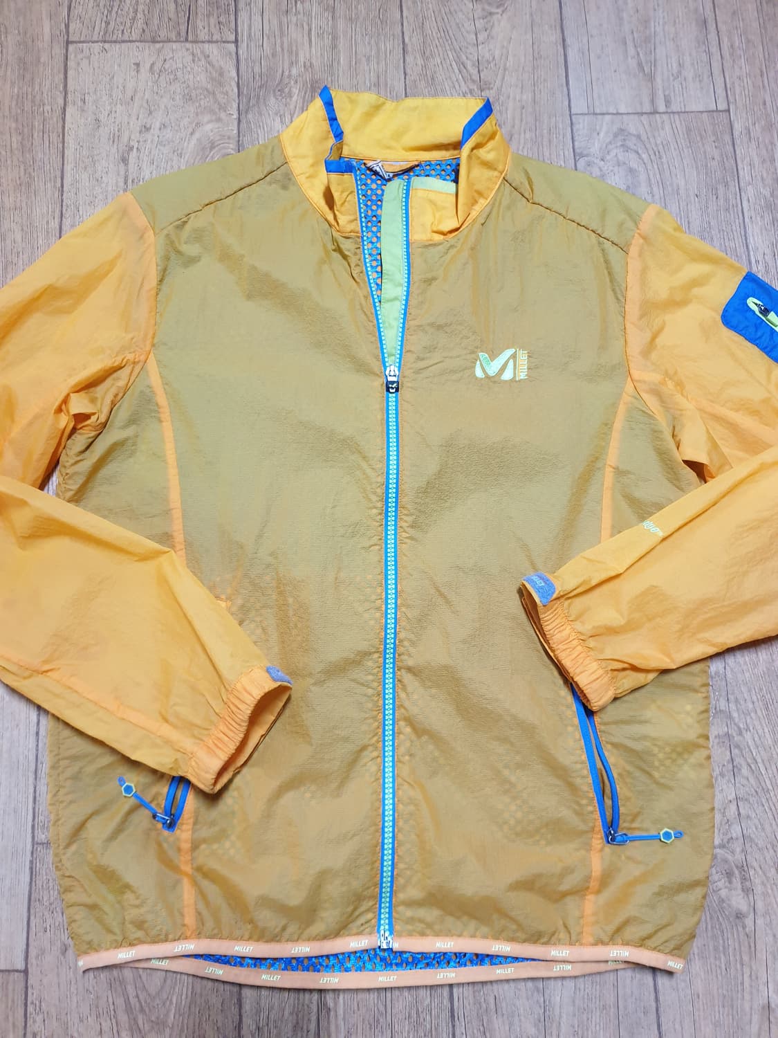 1210 밀레 아웃도어 바람막이 95 사이즈입니다 상품이미지2