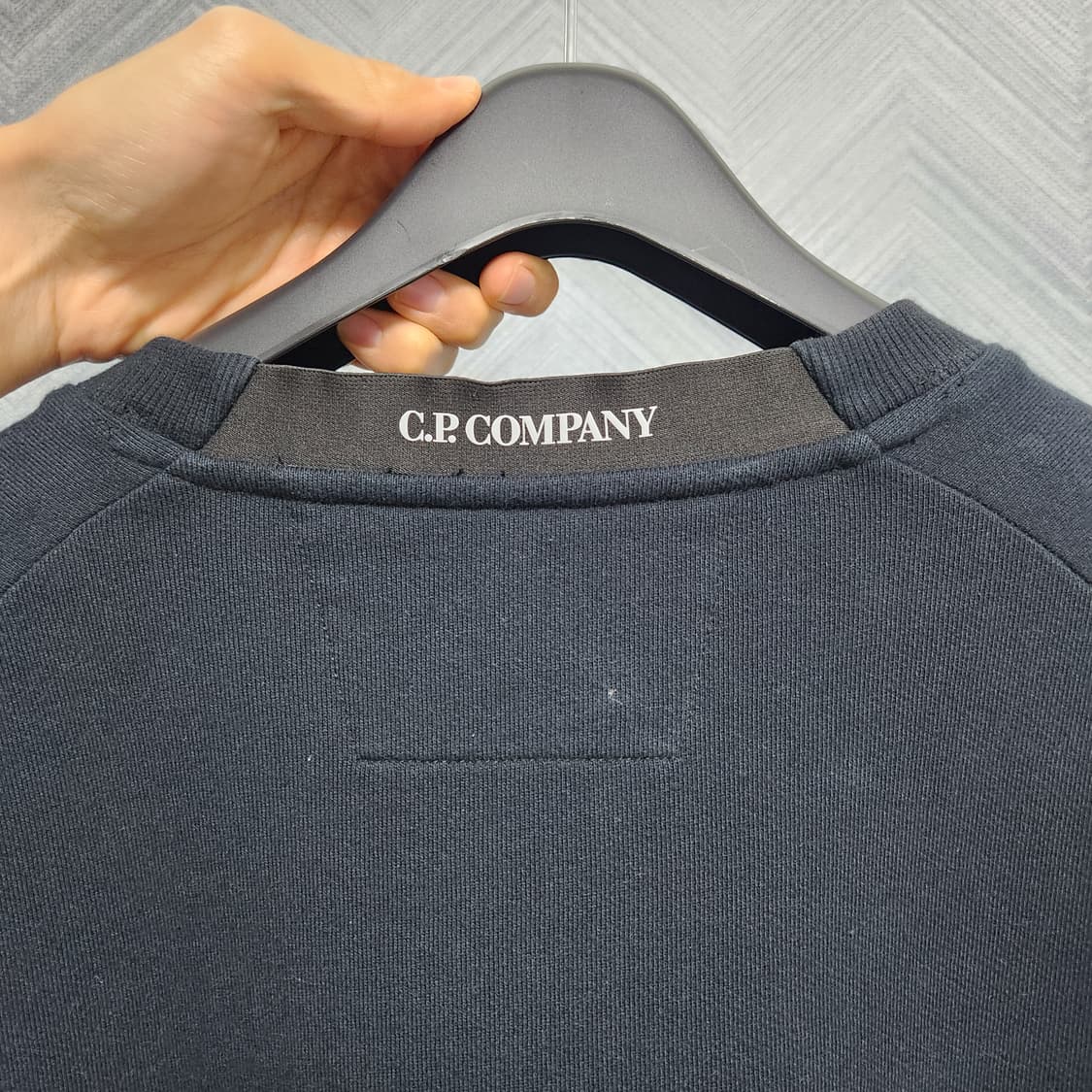 CP COMPANY 맨투맨 블랙 100 (L) 상품이미지2