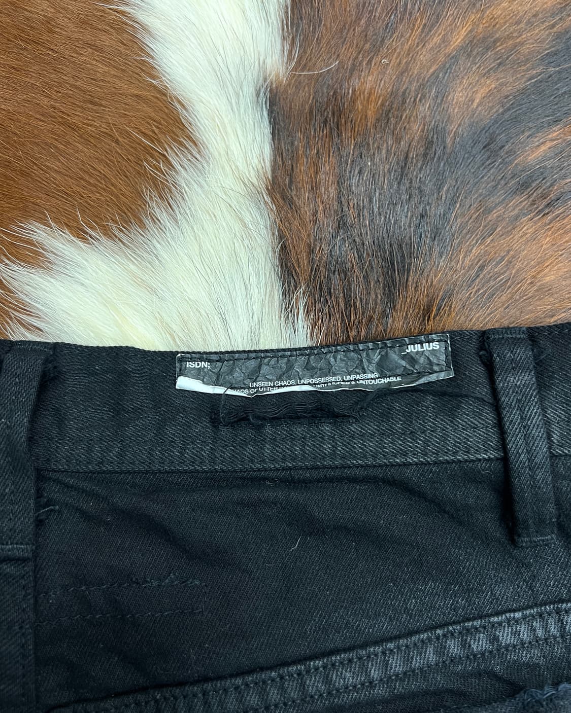 Julius 18FW 세미 커브드 디스트레스 진 상품이미지7