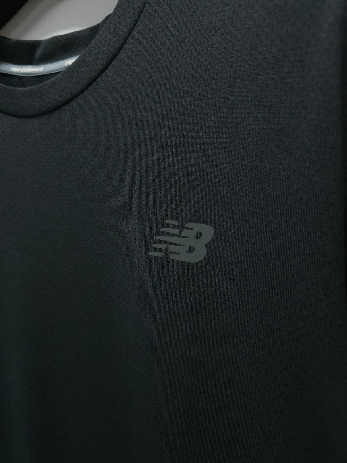 뉴발란스 남성 블랙 런닝 기능성 반팔 티셔츠(95) 상품이미지4