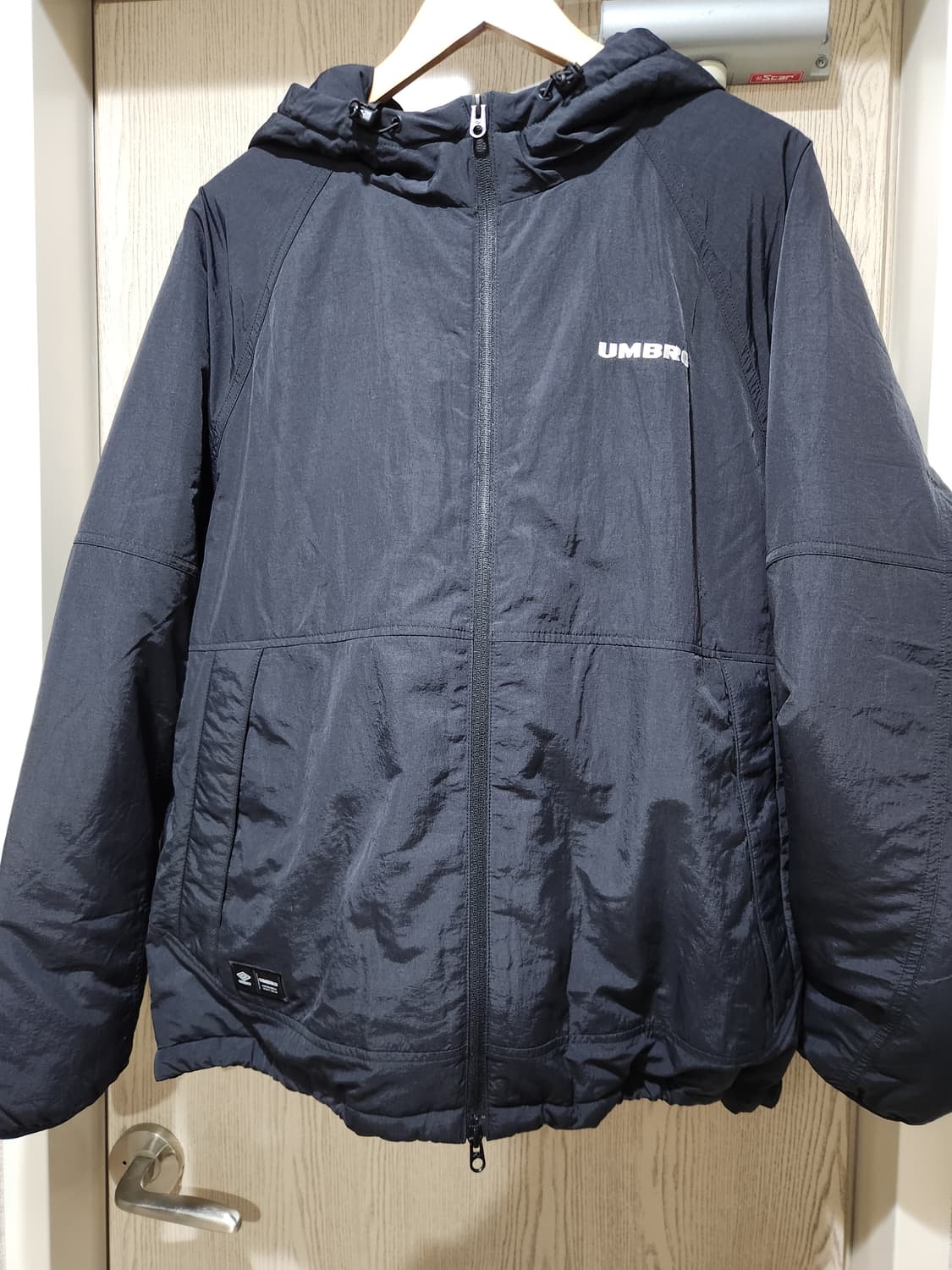 엄브로 에센셜 플러스 패딩 자켓 블랙 XL(105) 상품이미지2