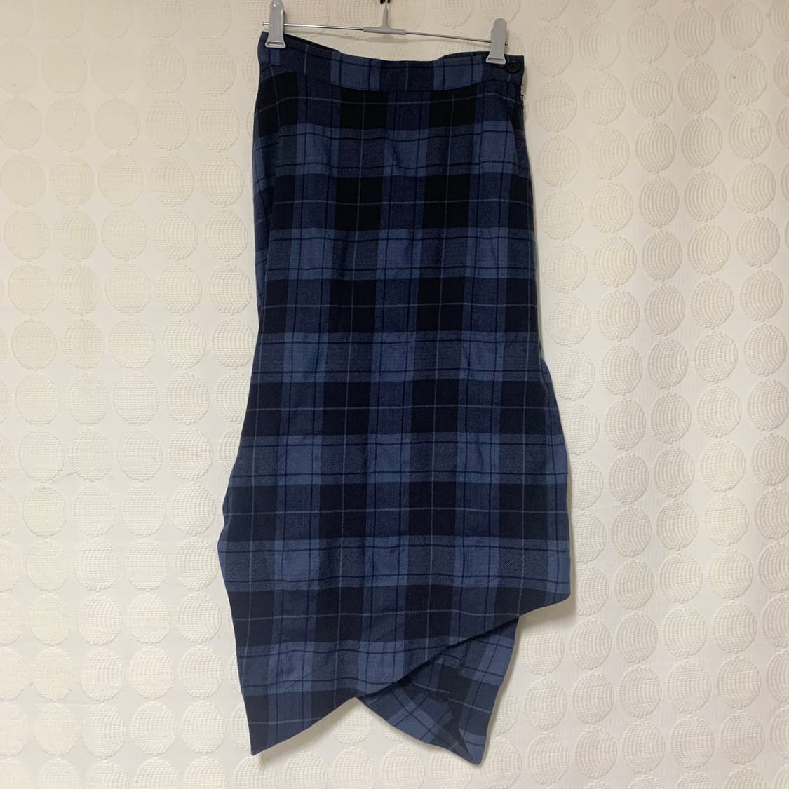 viviennewestwood 체크 울 비대칭 스커트 상품이미지3