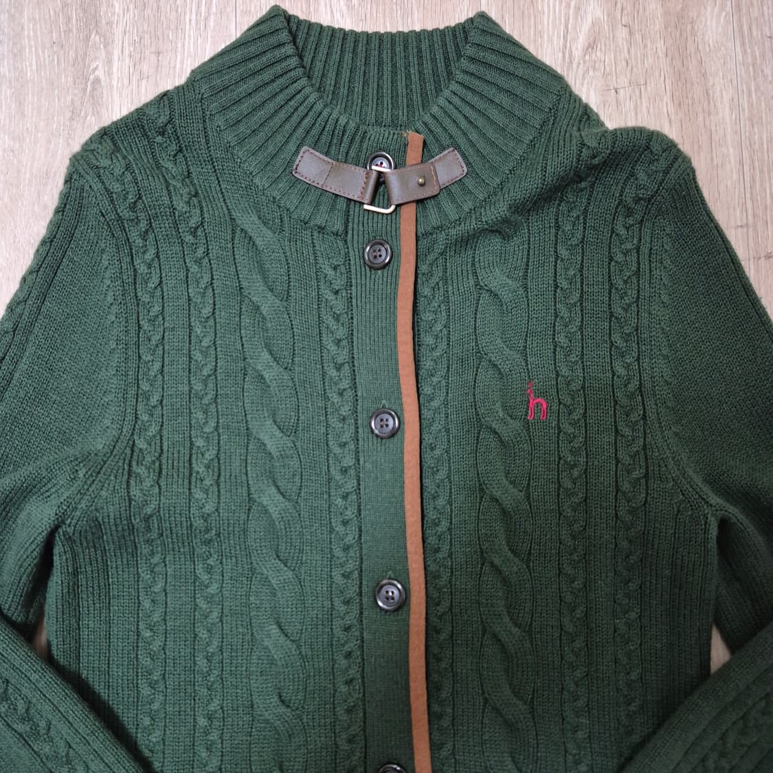 헤지스 로고 넥버클 꽈배기 니트 가디건 상품이미지2