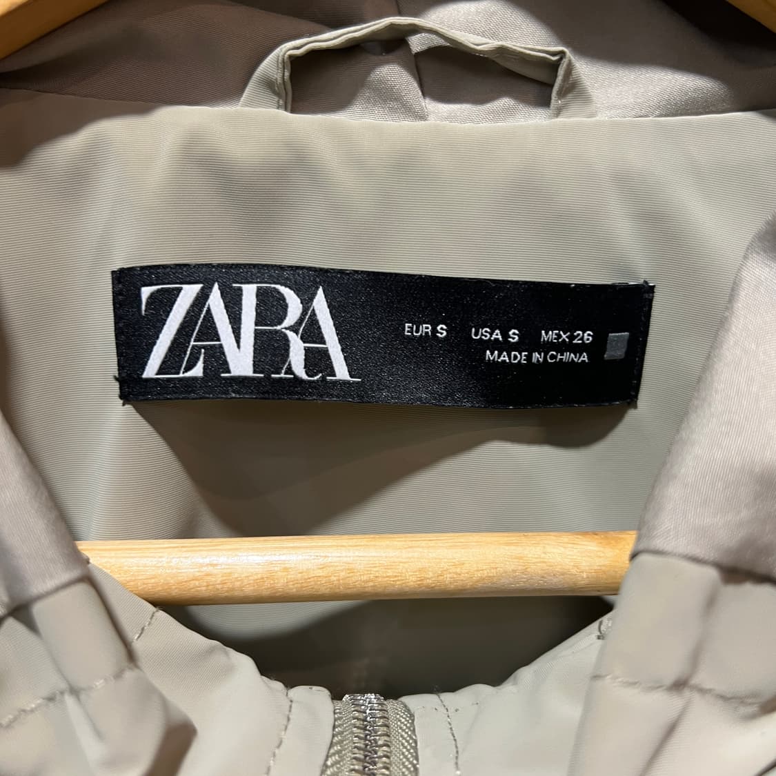 자라 크롭 나일론 후드집업 상품이미지3