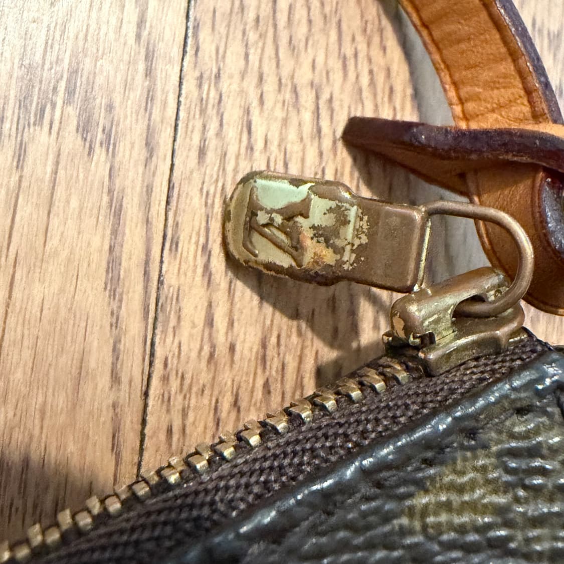 루이비통 포쉐트 악세수아 NM 모노그램 핸드백 상품이미지6