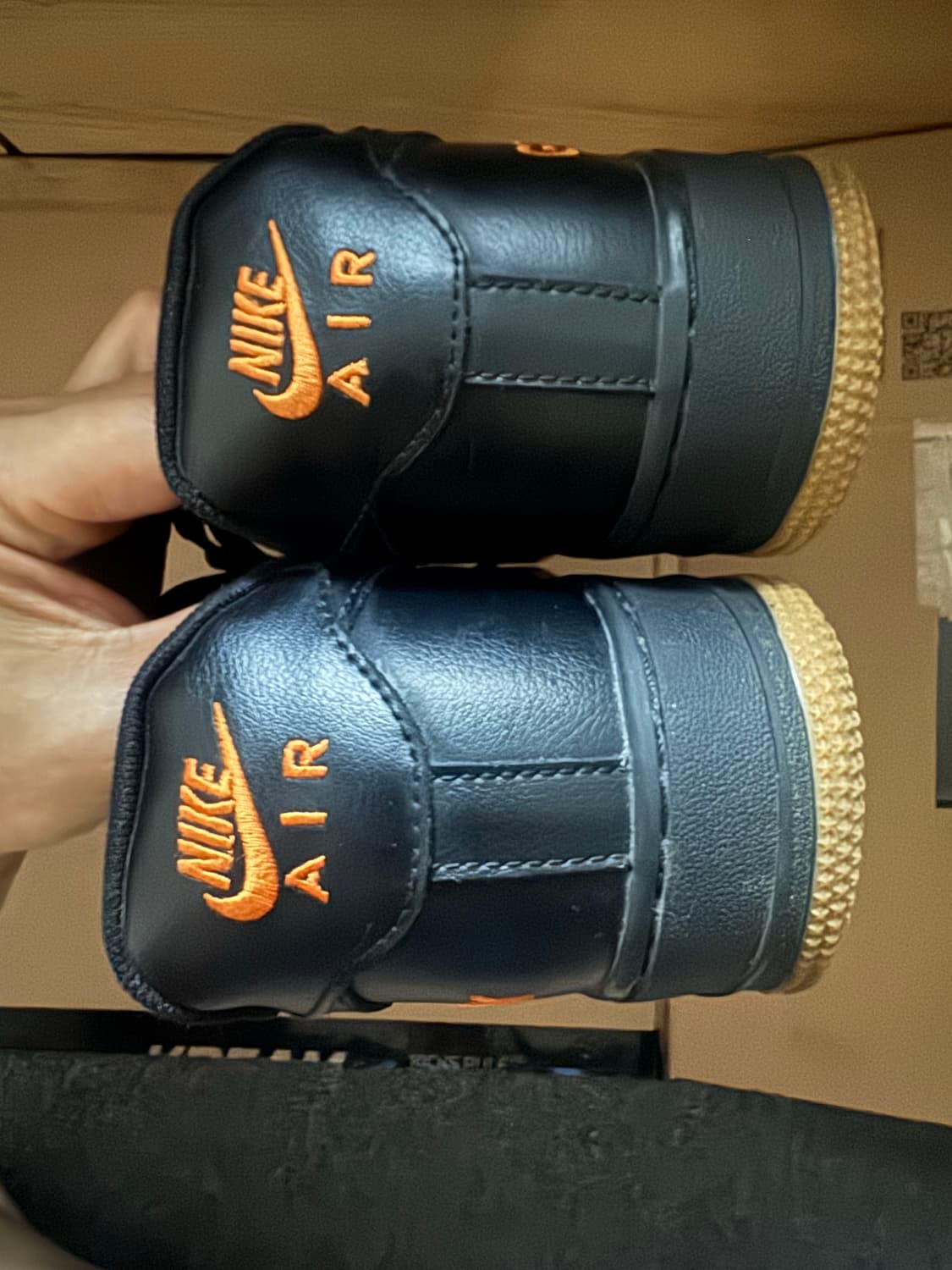 나이키 에어포스 1 로우 고어텍스 블랙 라이트 카본 270 상품이미지5