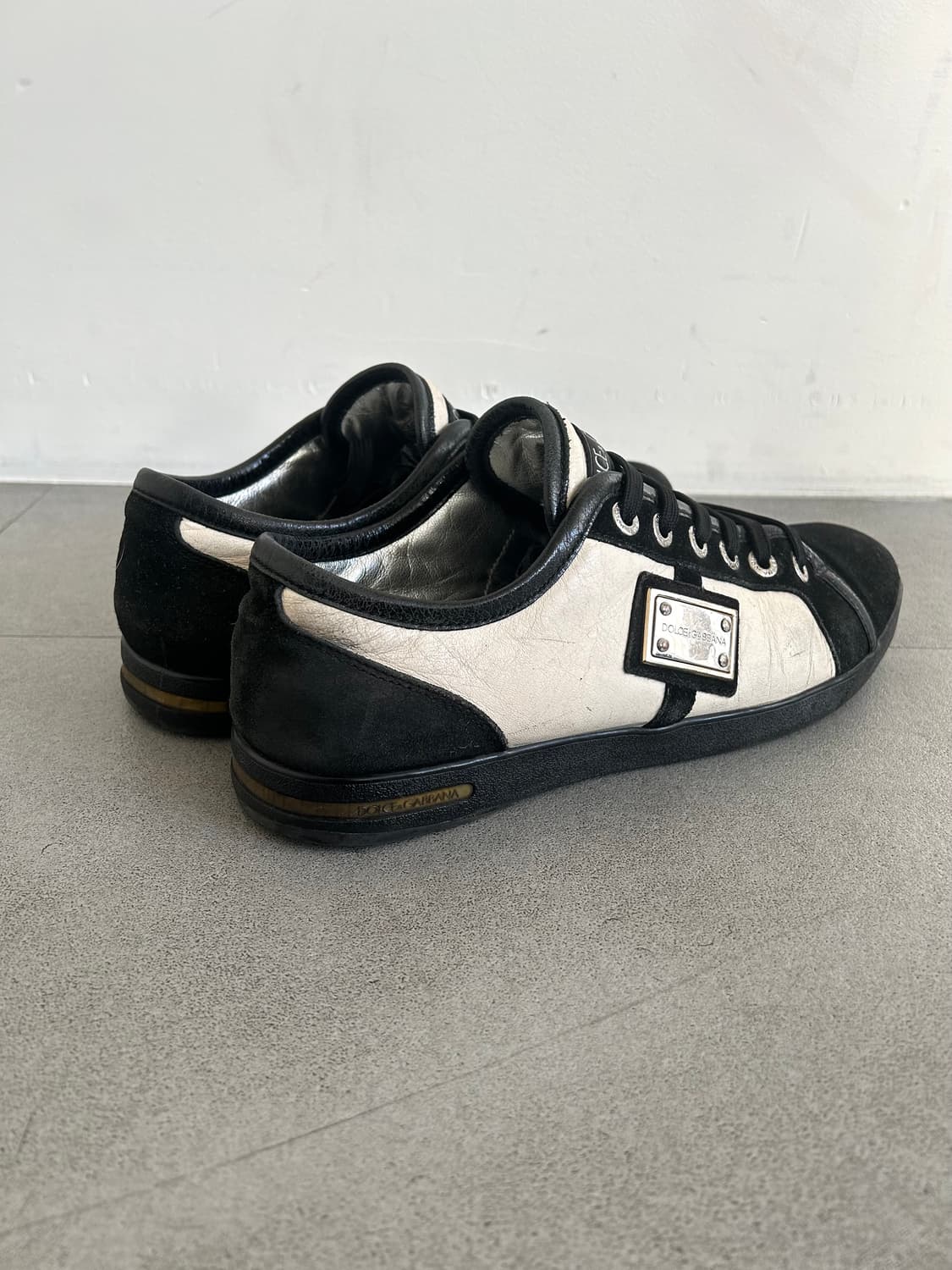 돌체앤가바나 메탈 로고 레더 스니커즈 상품이미지4