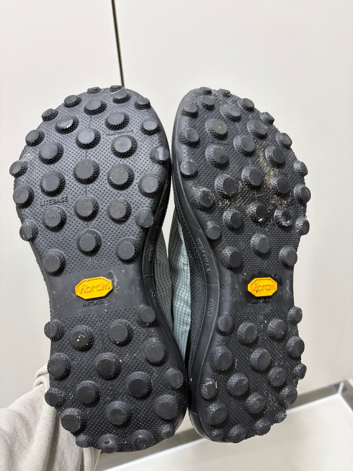 새티스파이 더 라커 쉐도우 컬러 트레일 런닝화 265 상품이미지5