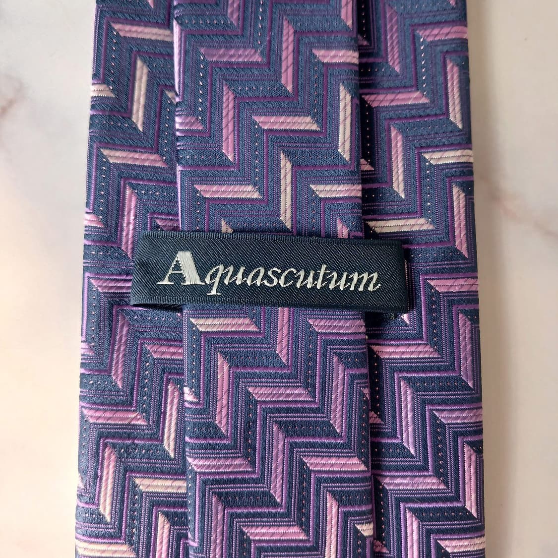 아쿠아스큐텀 실크 헤링본 패턴 넥타이 8.9cm A+등급 E739
 상품이미지9