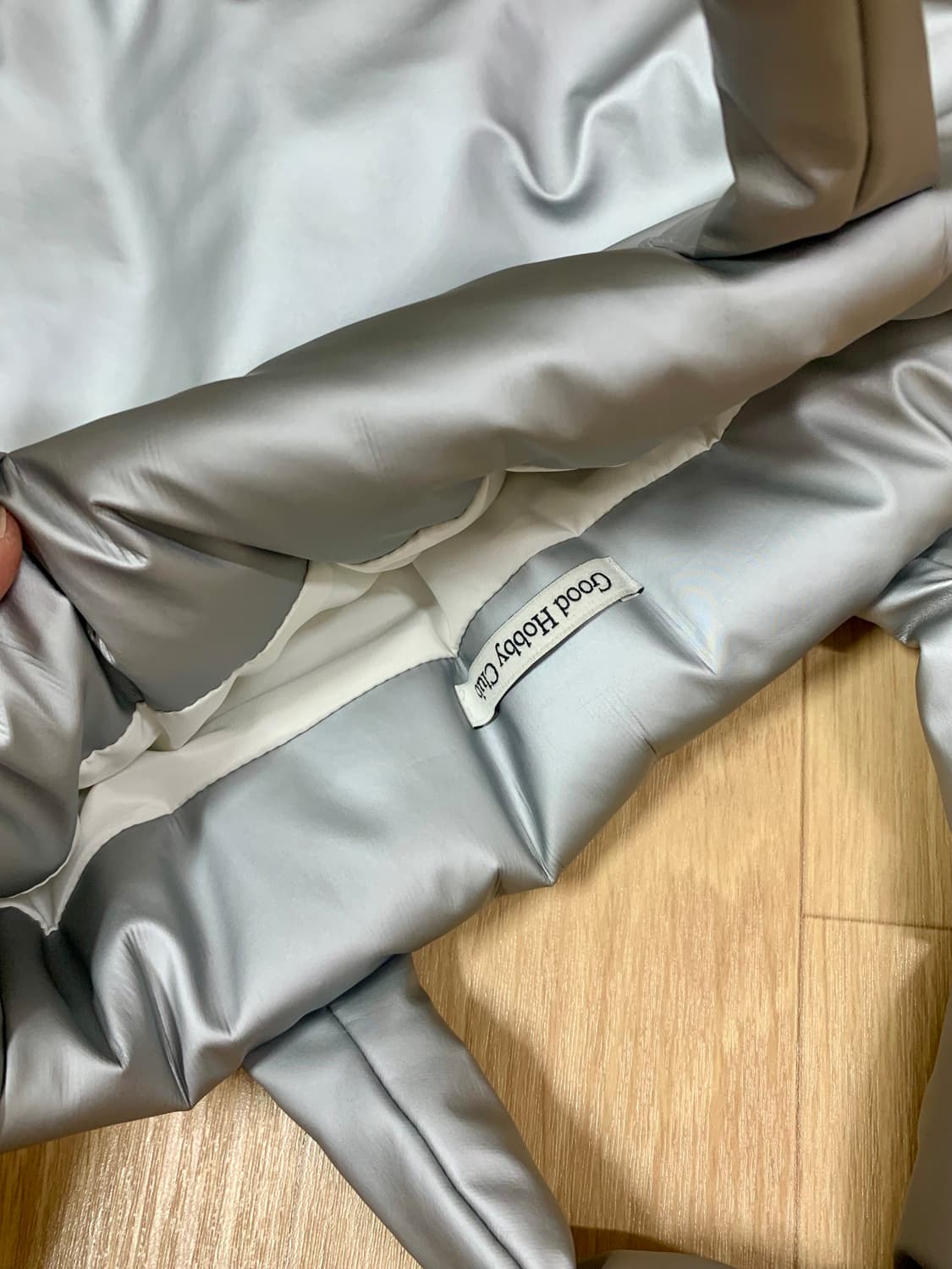 실버 패디드 토트백 상품이미지2