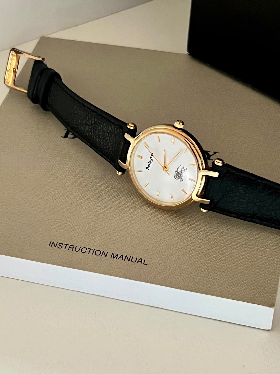 버버리 골드 라운드 화이트 다이얼 시계 / 케어 상품이미지4