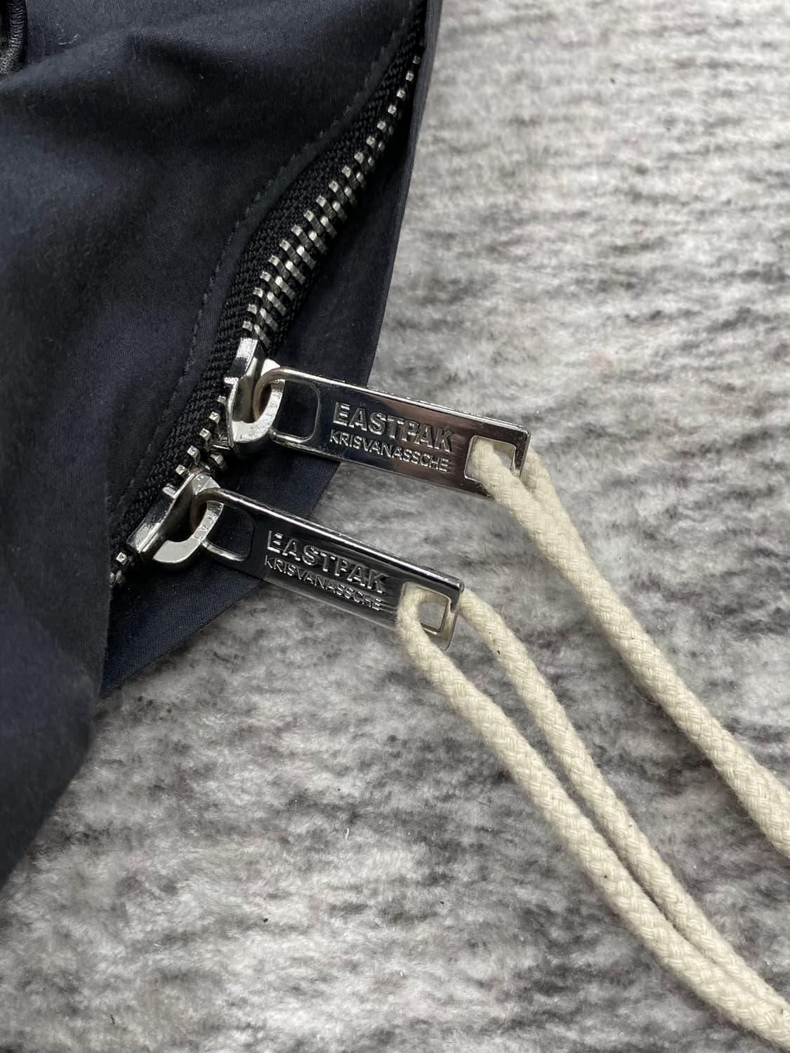 이스트팩 x 크리스 반 아쉐 키홀더 백팩 (2013) 상품이미지4