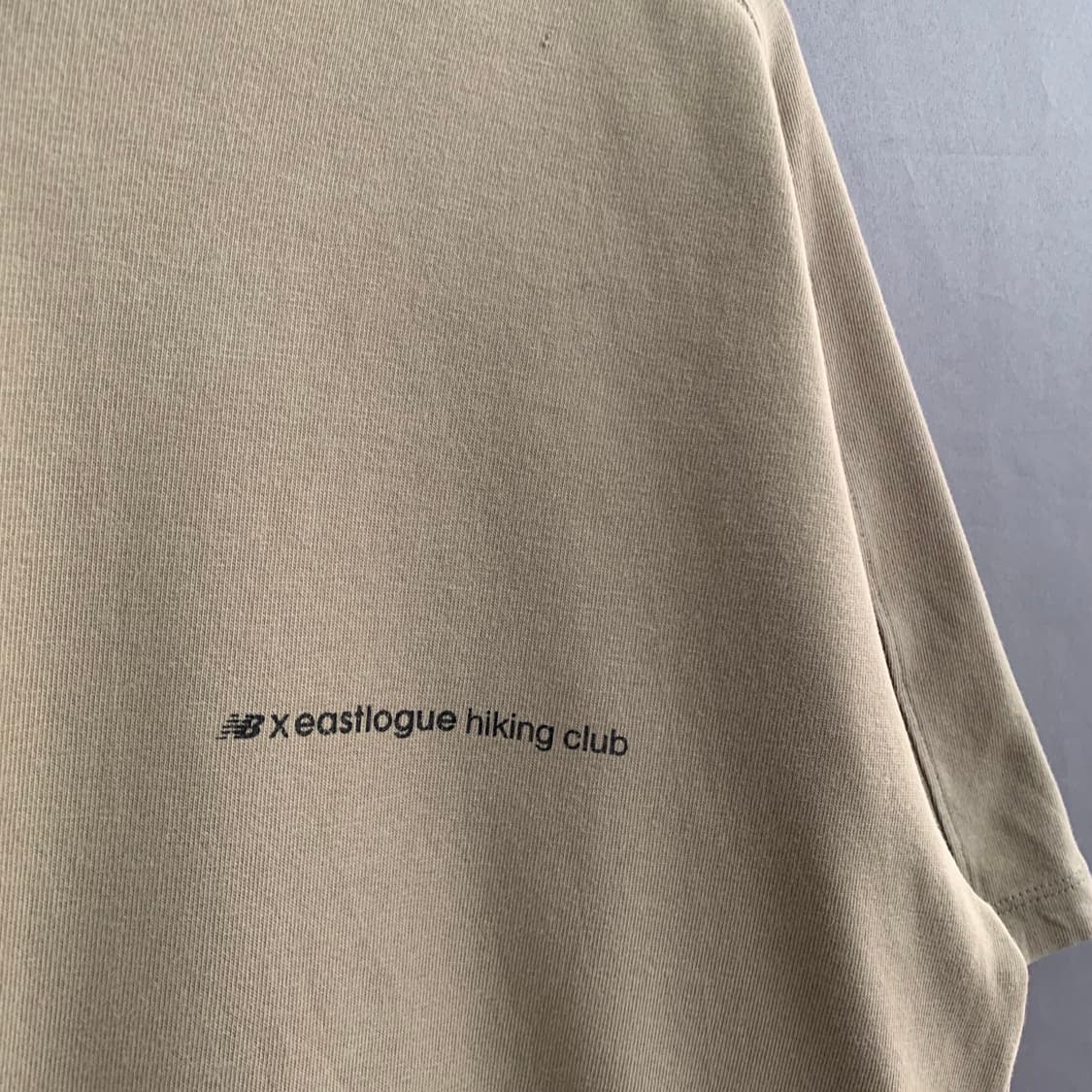 L 뉴발란스 X 이스트로그 콜라보 프린팅 반팔티 상품이미지3