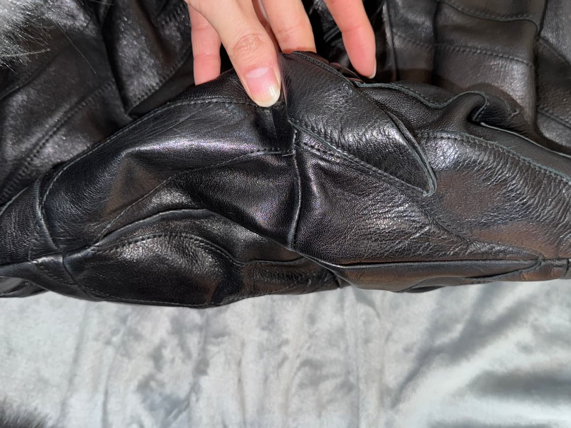 프라다 빈티지 러플 프릴 블랙 레더 토트백 상품이미지8