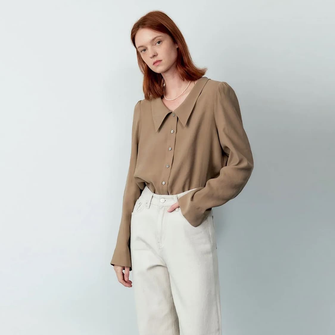 마론에디션 애쉬브라운 로우넥 블라우스 상품이미지2