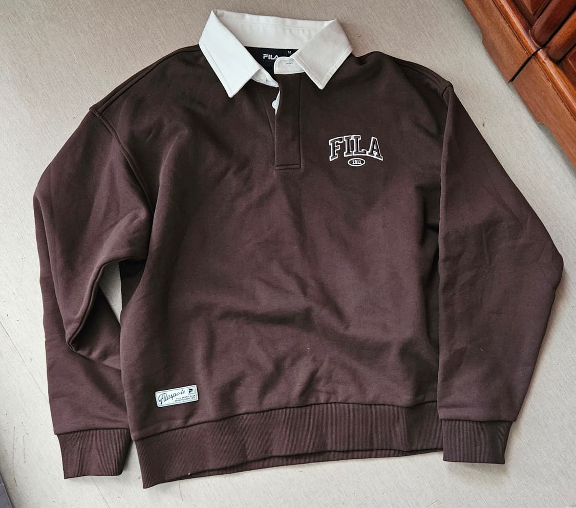 휠라 초코맛 럭비 맨투맨/브라운/한소희,강민경 착용 상품이미지2