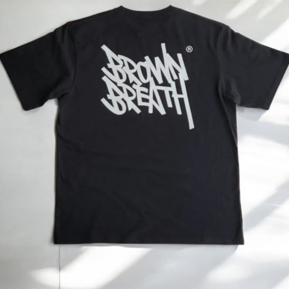 브라운브레스 검정 반팔티 상품이미지1