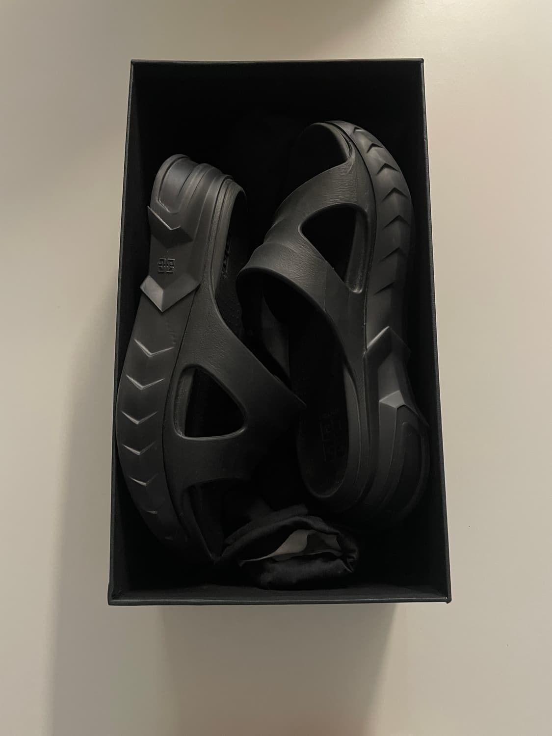 GIVENCHY 지방시 슬리퍼 블랙 (235-240) 상품이미지1