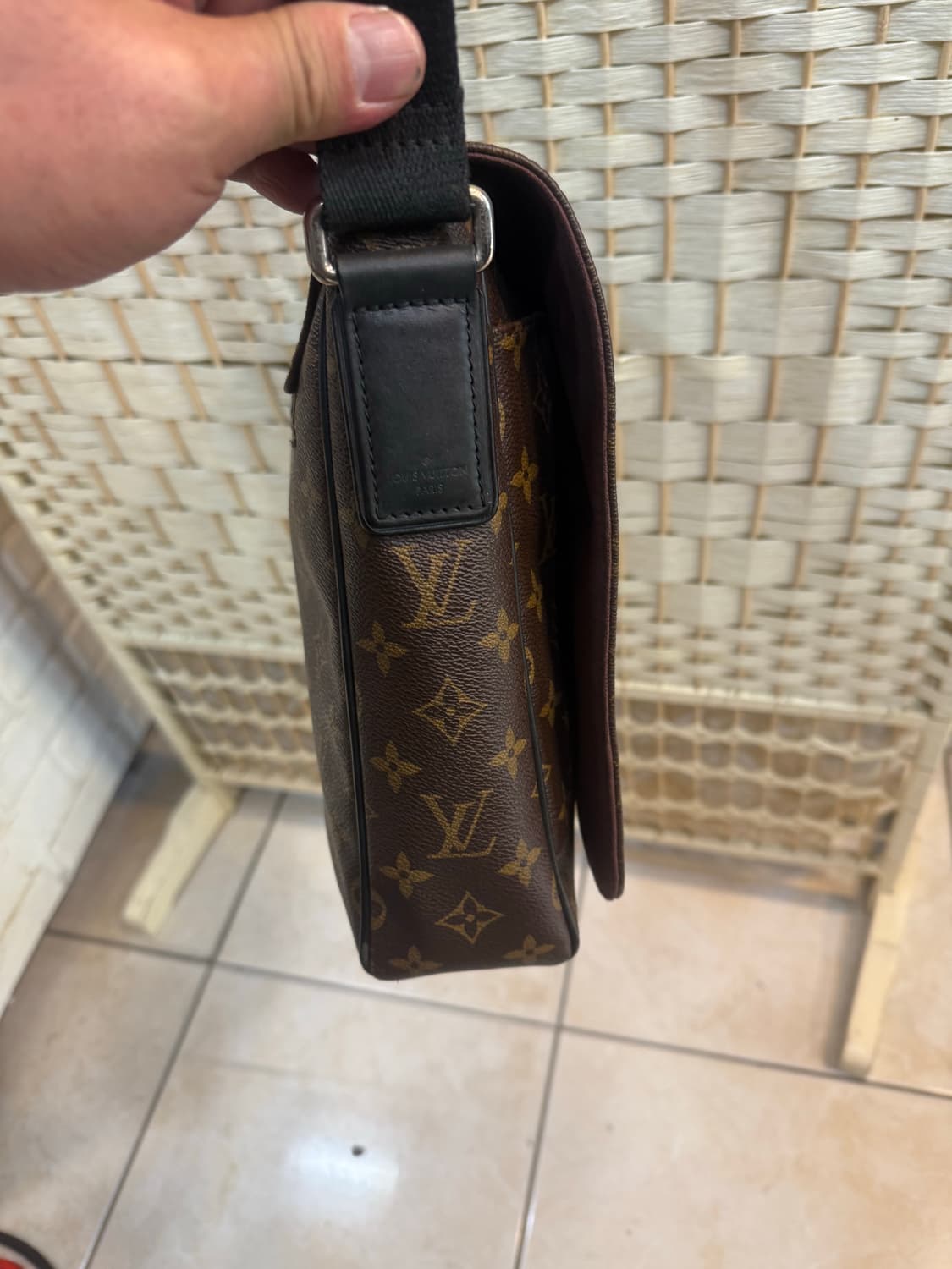 정품 루이비통 디스트릭트 메신저백 팝니다 상품이미지5